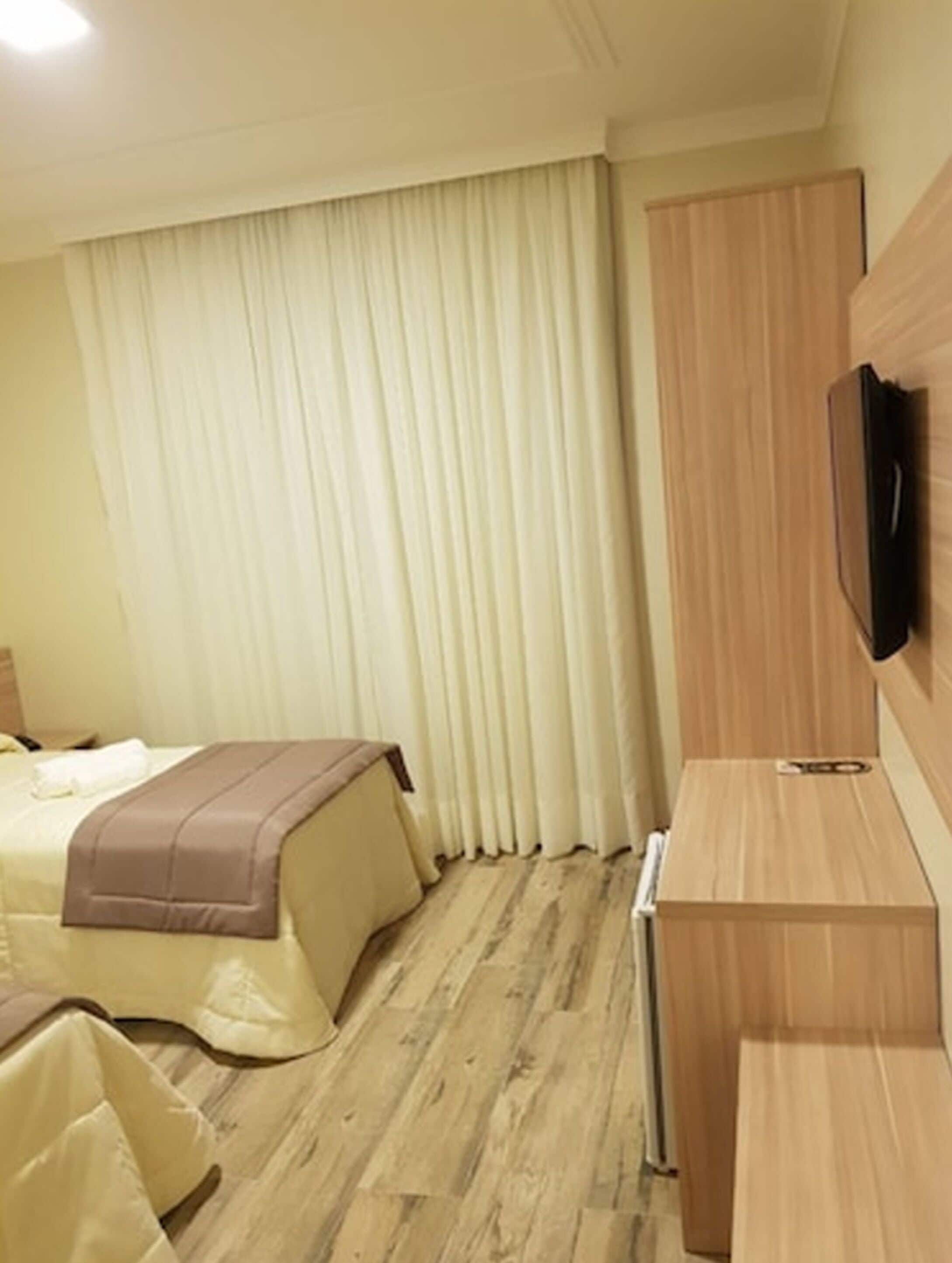 豪華雙床房 | 迷你吧、遮光布/窗簾、免費無線上網、床單