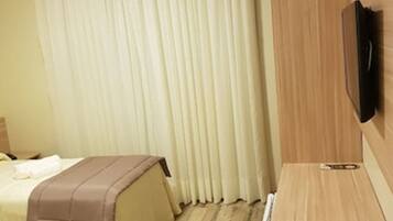 Habitación Deluxe con 2 camas individuales | Minibar, cortinas opacas, wifi gratis y ropa de cama