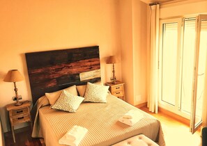 Suíte superior, sacada, vista para o vinhedo | Roupas de cama premium, cortinas blackout, Wi-Fi de cortesia