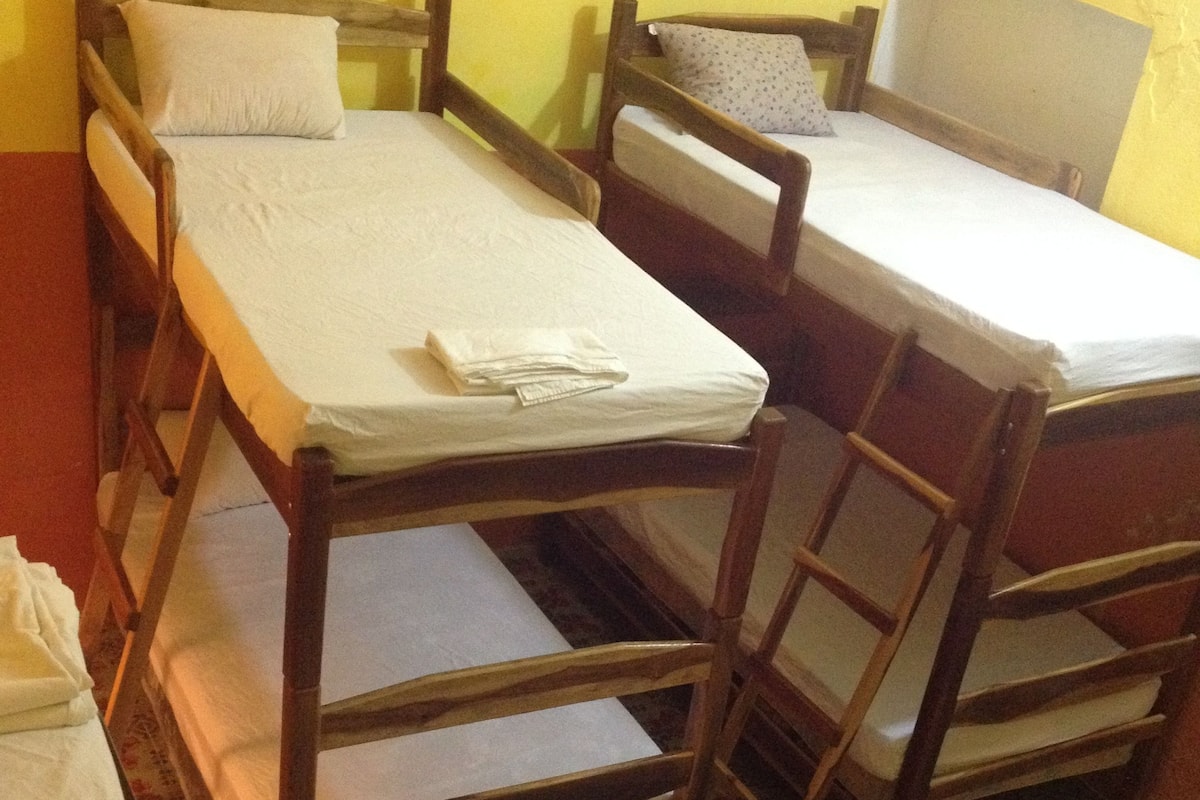 Iron/ironing board, rollaway beds, free WiFi