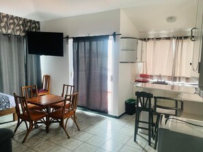 Individually furnished, desk, laptop workspace, blackout drapes - Hotel Y Suites Bausan (Boca del Río)