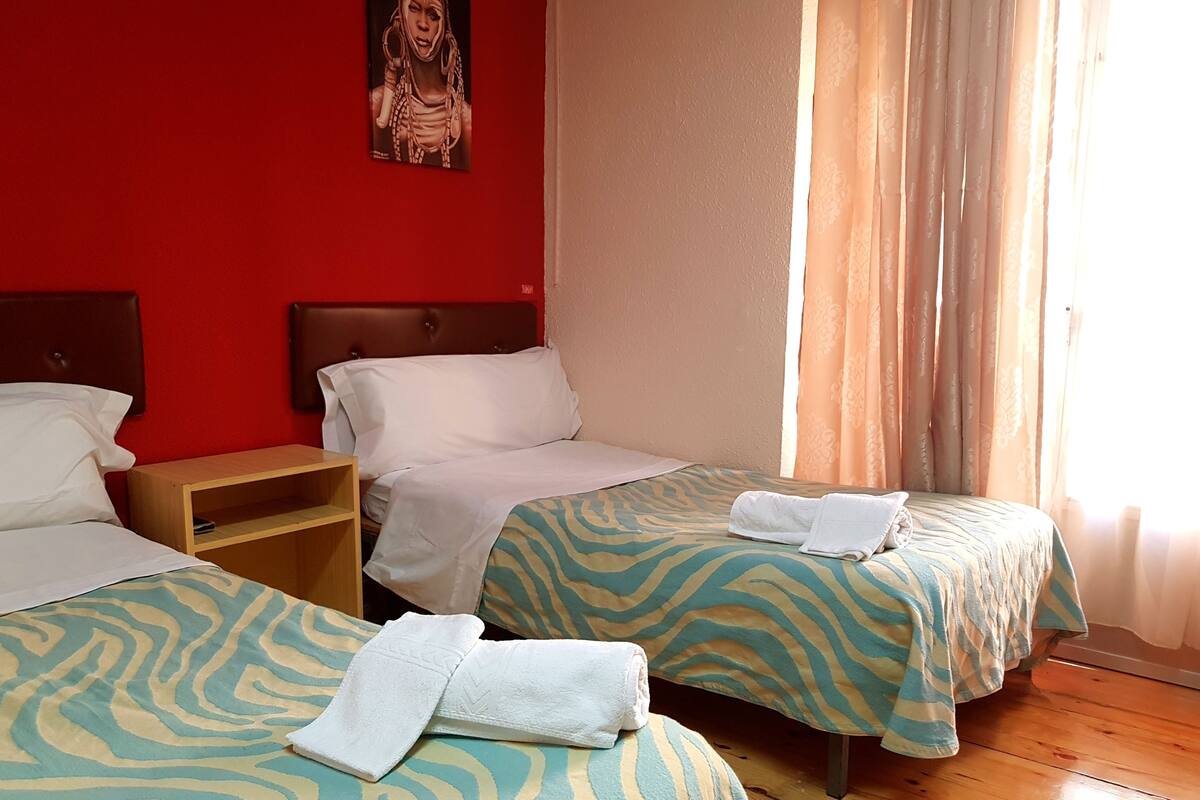 Twin Room, Balcony | 5 bedrooms, desk, WiFi (free), bed sheets