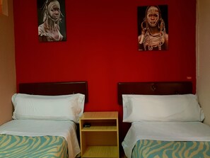 Twin Room, Balcony | 5 bedrooms, desk, free WiFi, bed sheets - Hostal Padre Isla 1 (León)