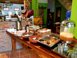 Free daily buffet breakfast
