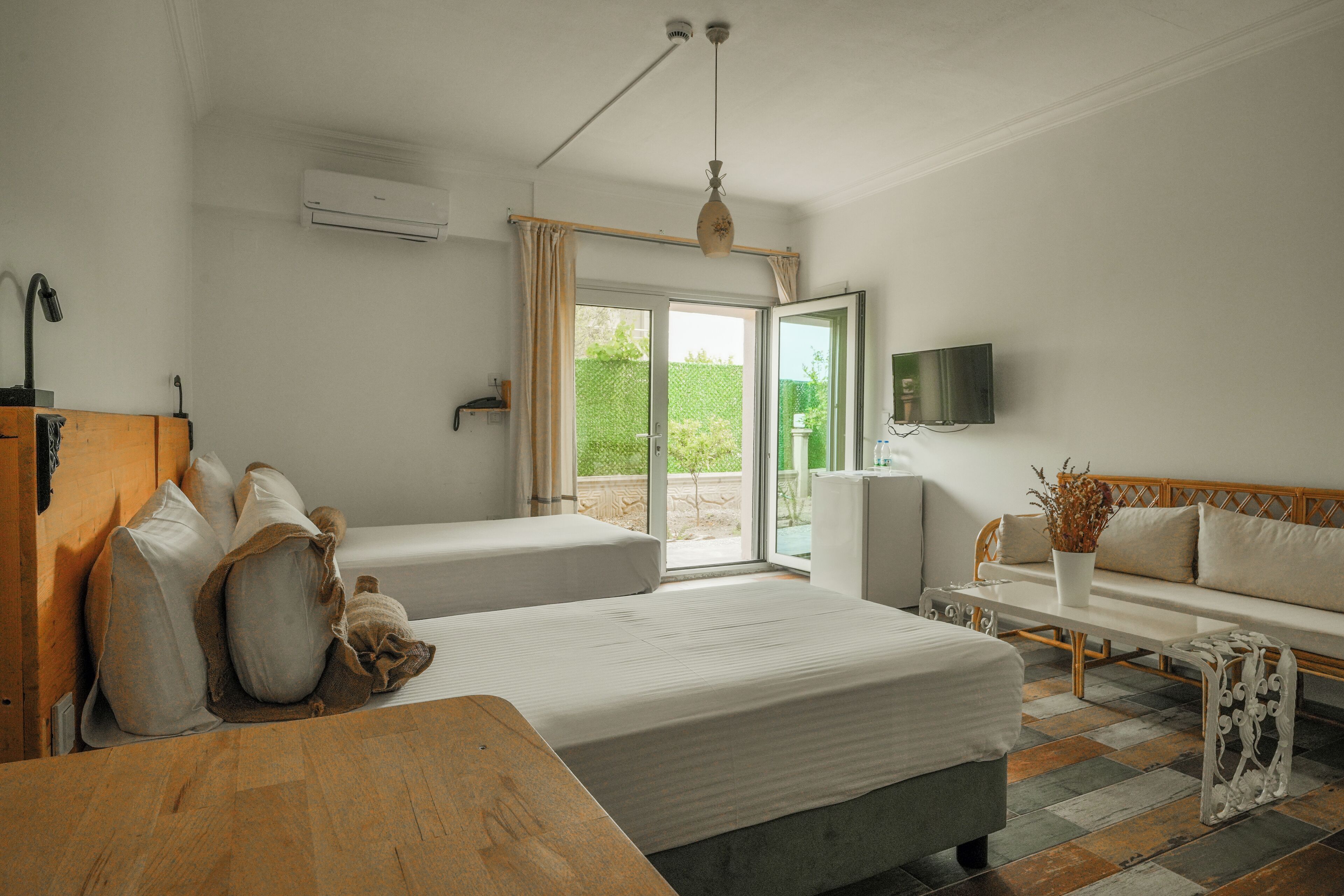 deluxe twin room, 1 bedroom | premium bedding, desk, laptop workspace, blackout curtains