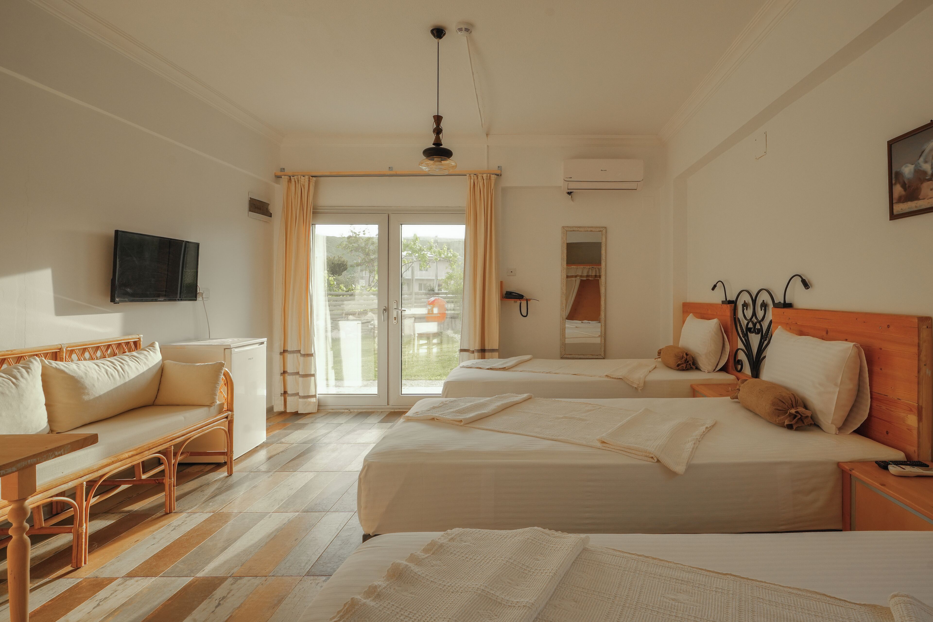 deluxe twin room, 1 bedroom | premium bedding, desk, laptop workspace, blackout curtains