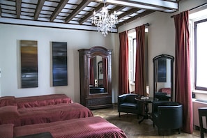 Habitación triple | Cunas, wifi gratis y acceso para silla de ruedas 