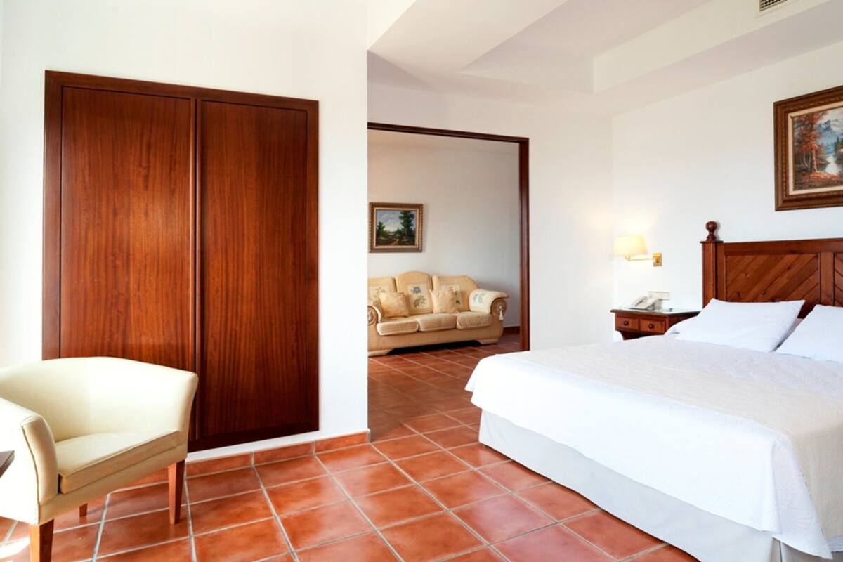 Minibar, in-room safe, rollaway beds, WiFi
