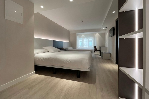 Family Triple Room | Desk, laptop workspace, blackout drapes, soundproofing