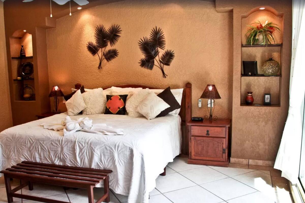 Casa Bella Golf  View 3 bedrooms | 3 bedrooms, in-room safe, individually decorated, individually furnished