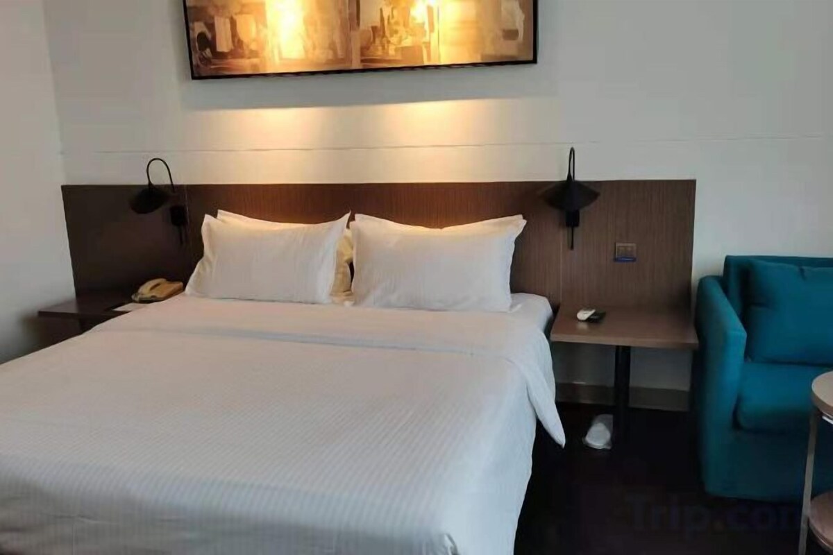 In-room safe, WiFi