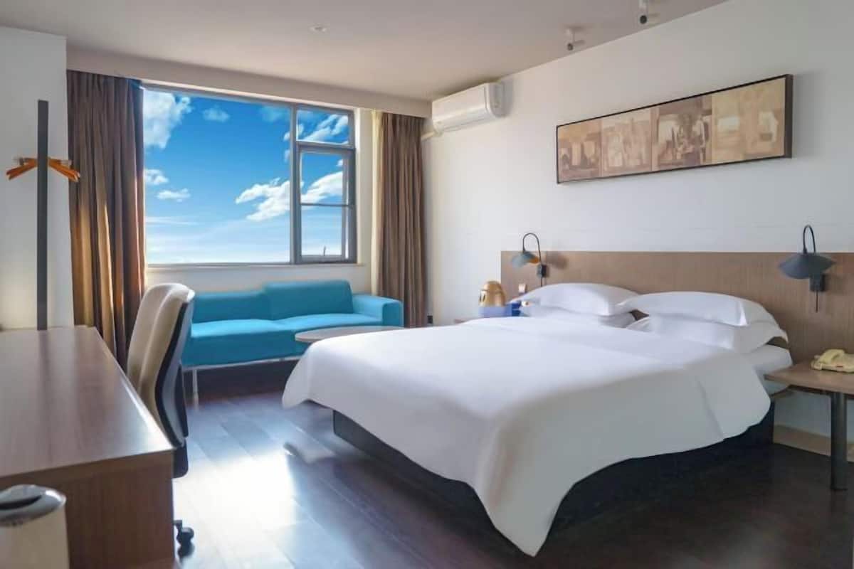 In-room safe, WiFi