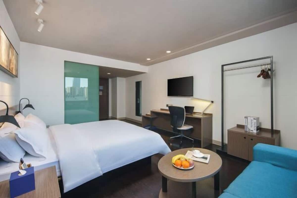 In-room safe, WiFi