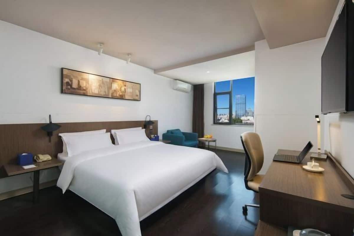 In-room safe, WiFi