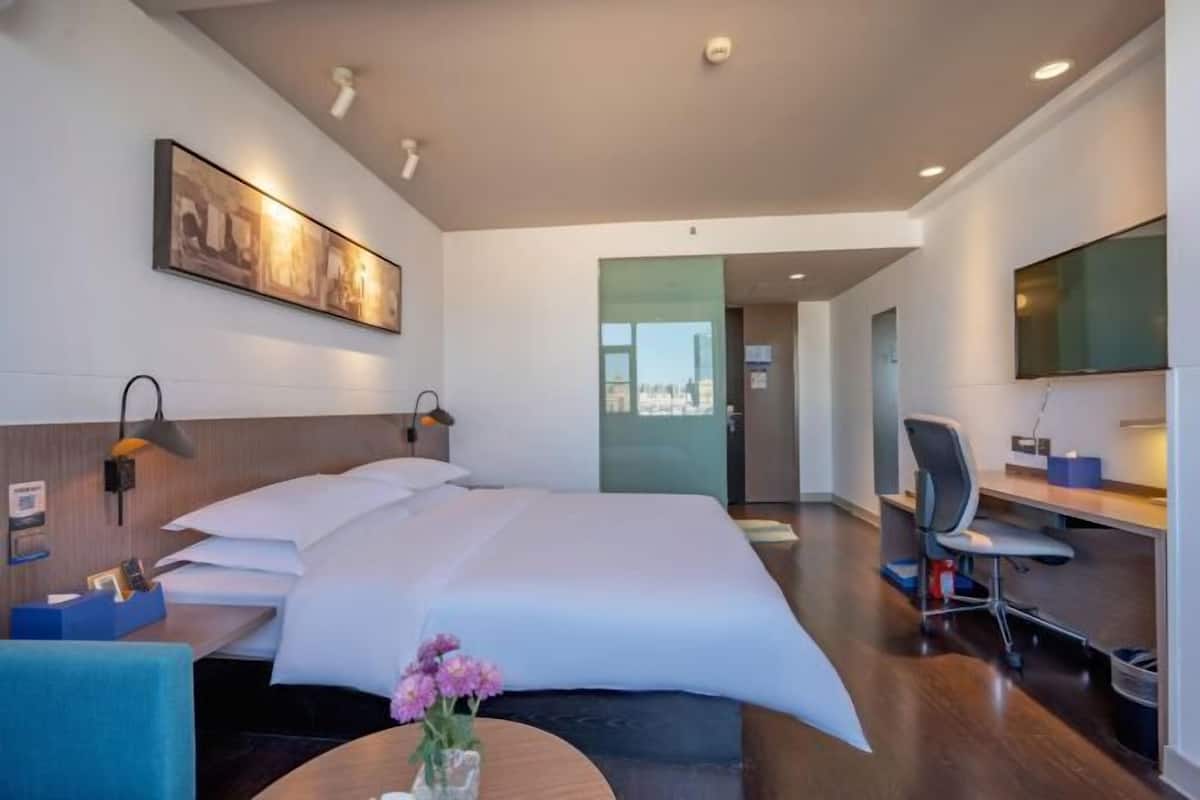 In-room safe, WiFi