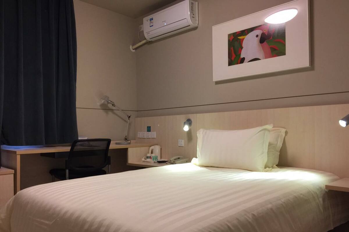 Kamar Bisnis (B) | Meja kerja dan Wi-Fi gratis