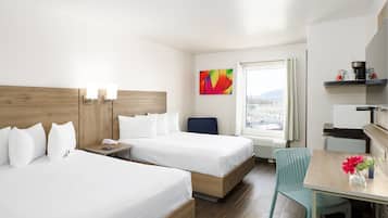 Standardzimmer, 2 Doppelbetten | 1 Schlafzimmer, Minibar, Zimmersafe, Schreibtisch