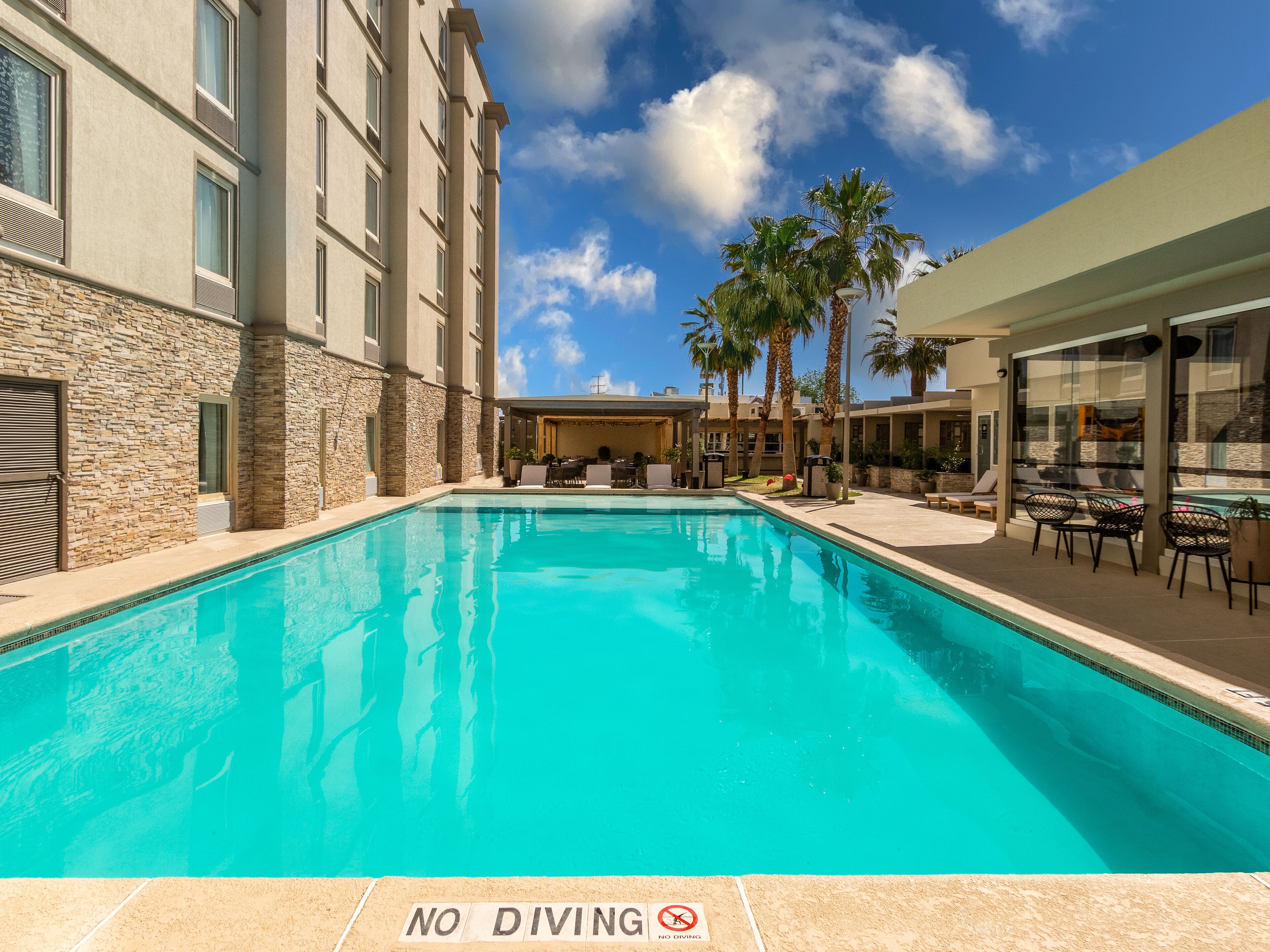 Foto - Hotel Mesaluna Near American Consulate