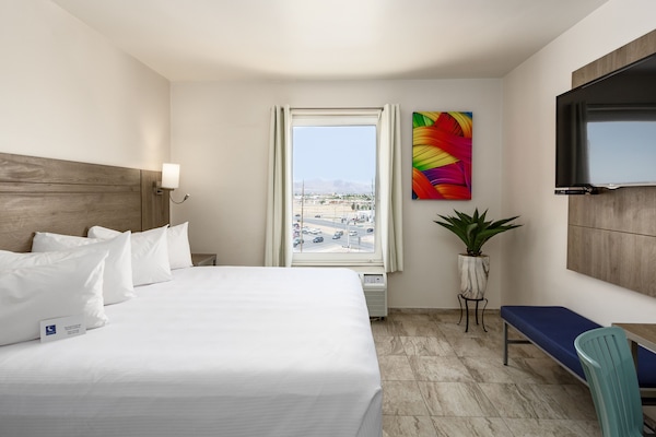 Suite Junior, 1 Tempat Tidur King dengan tempat tidur Sofa | Minibar, brankas, meja kerja, dan ruang kerja ramah laptop