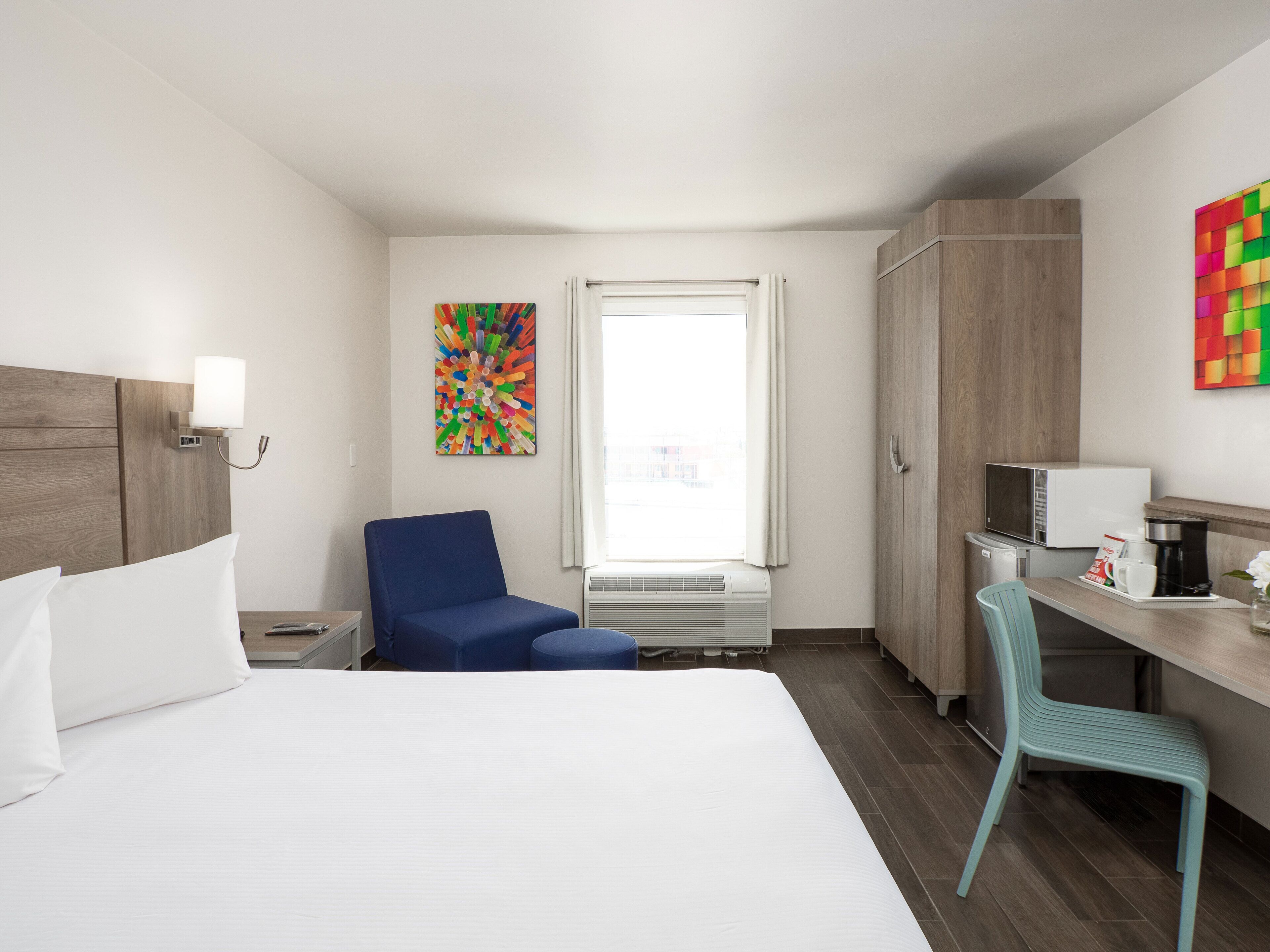 Superior Room | Minibar, in-room safe, desk, laptop workspace