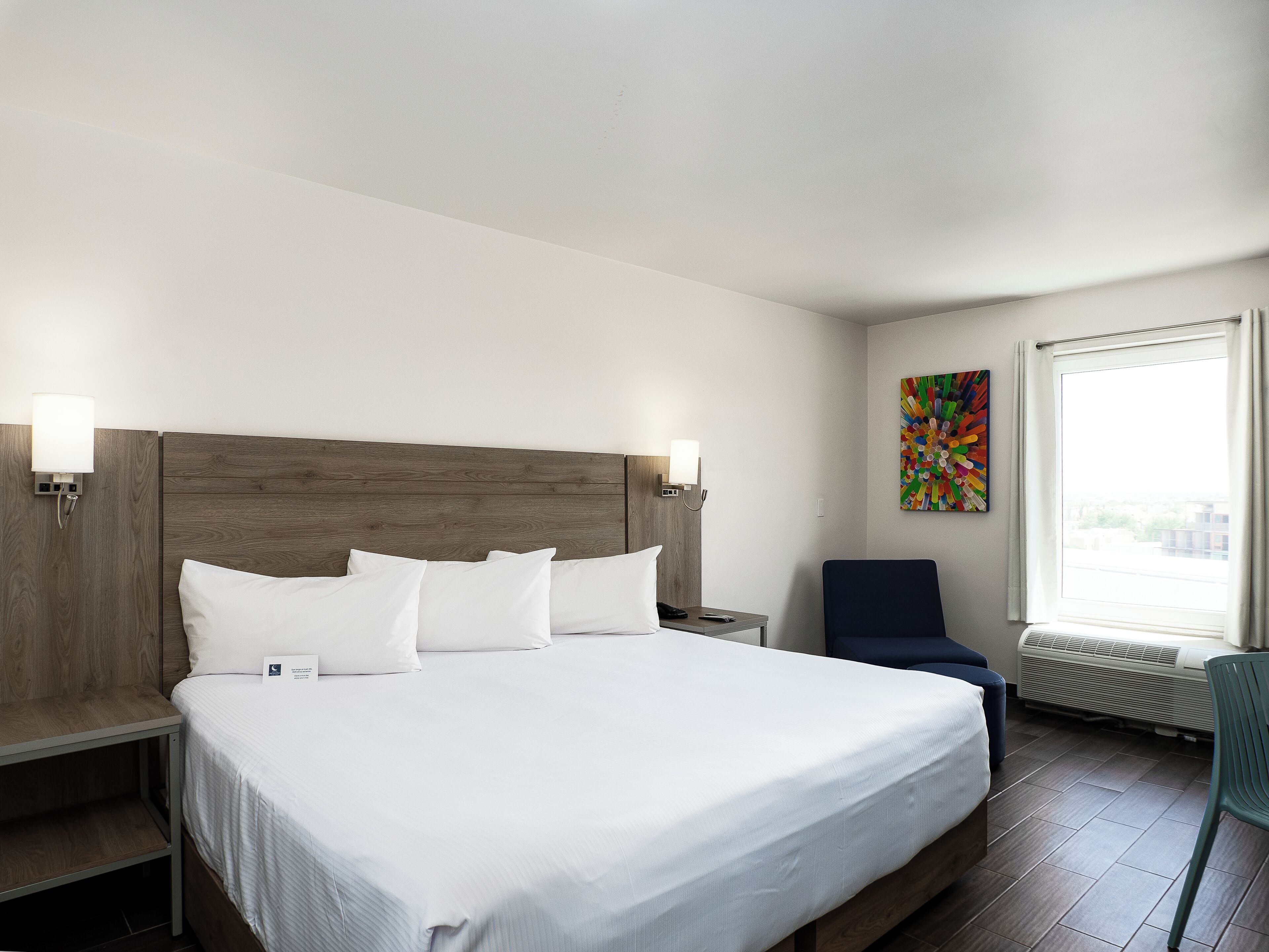 Photo - Hotel Mesaluna Near American Consulate