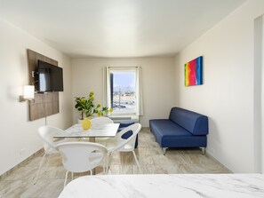 Living area - Hotel Mesaluna Near American Consulate (Ciudad Juárez)