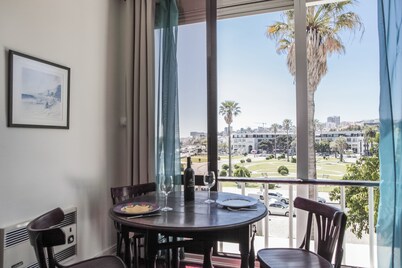 Rent4Rest Estoril Beachfront Apartments