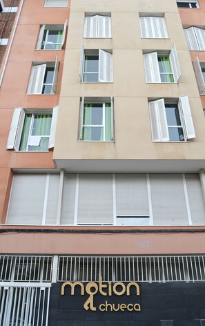 Front of property - Motion Chueca - Hostel (Madrid)