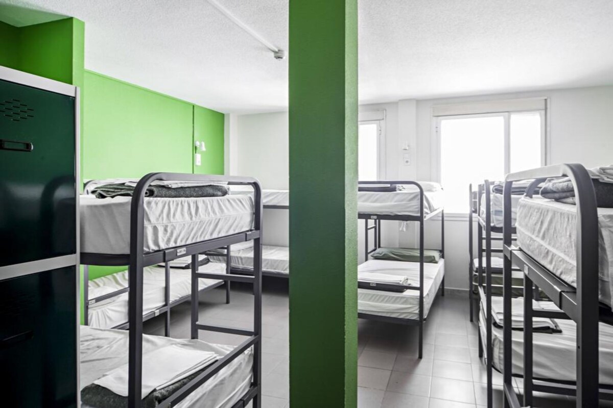 BED IN 16-BED SHARED MIXED ROOM WITH PRIVATE BATHROOM