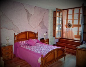 双人房 | 办公桌、免费 WiFi、床单