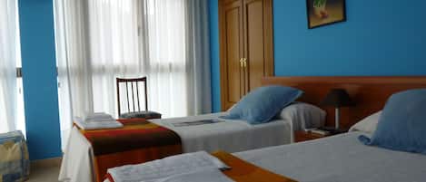Vierbettzimmer, Verbindungszimmer | Schallisolierte Zimmer, Babybetten, Zustellbetten, kostenloses WLAN
