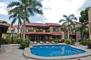 Vista frontal de la propiedad