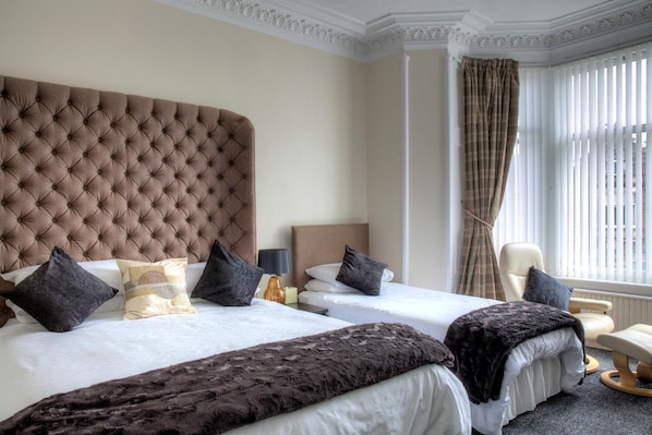 Familierom, eget bad | Strykejern/-brett, wi-fi (inkludert) og sengetøy