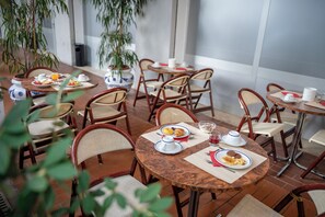 Déjeuner continental gratuit tous les jours