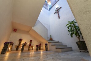 Chambre Design double, 1 trĂšs grand lit | Vue de la chambre