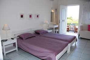 Studio, balcon, vue mer | Literie hypoallergénique, bureau, chambres insonorisées