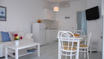 Family Apartment, Balcony, Sea View | Living room