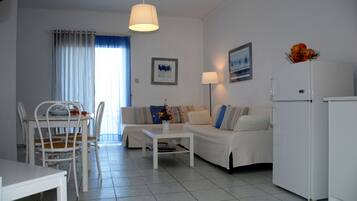 Family Apartment, Balcony, Sea View | Living room