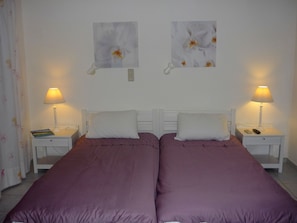 Studio, Balkon, Meerblick | Allergikerbettwaren, Schreibtisch, schallisolierte Zimmer, Zustellbetten