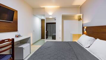 Minibar, escritorio, cortinas blackout y wifi gratis
