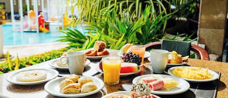 Lunch and dinner served