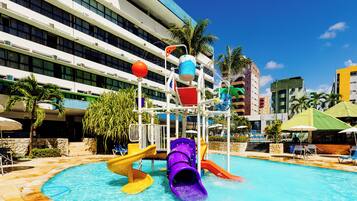2 piscinas externas, espreguiçadeiras