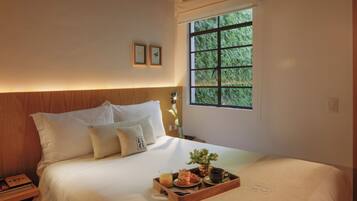 Studio | Premium bedding, in-room safe, blackout drapes, cribs/infant beds