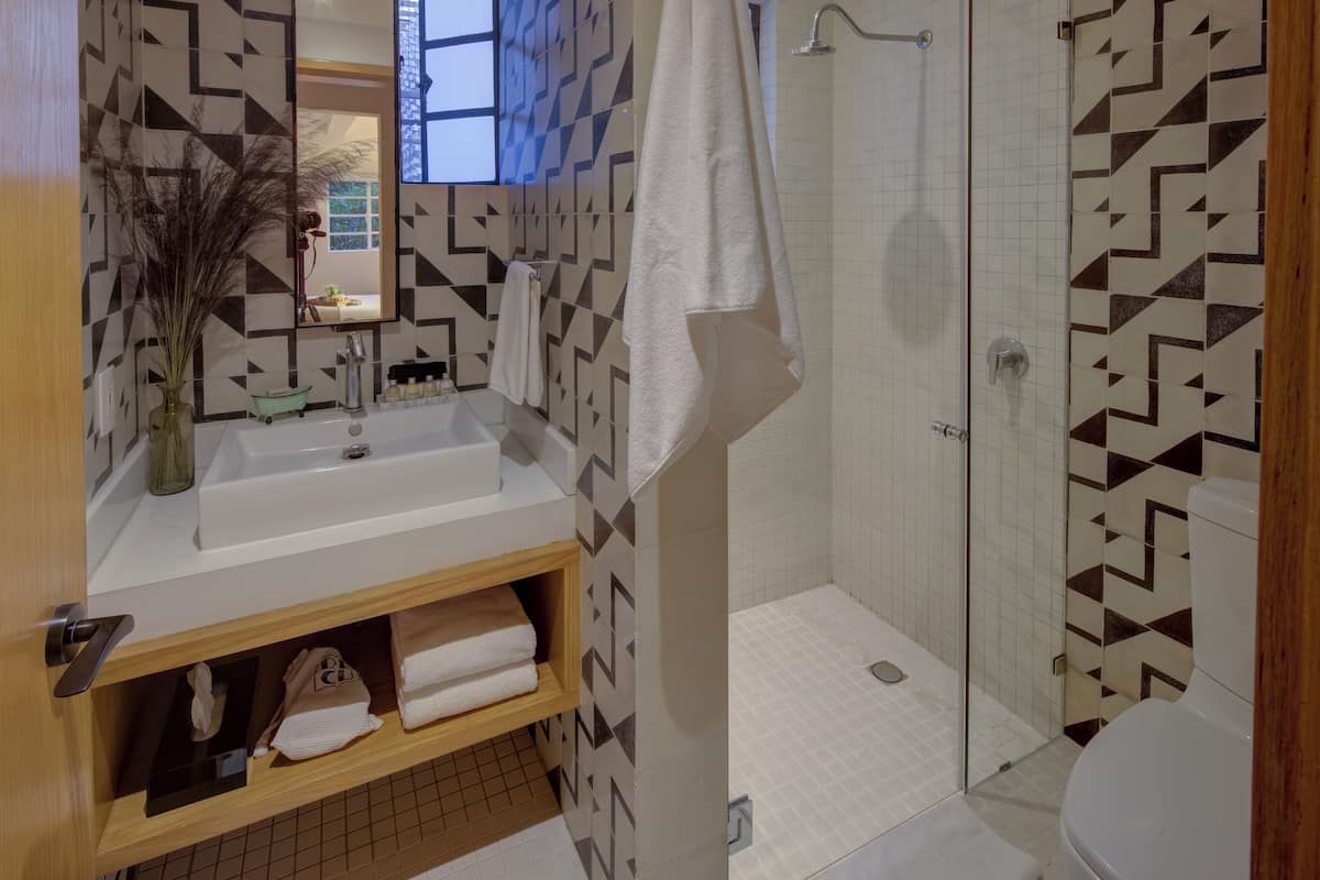Shower, rainfall showerhead, hair dryer, towels