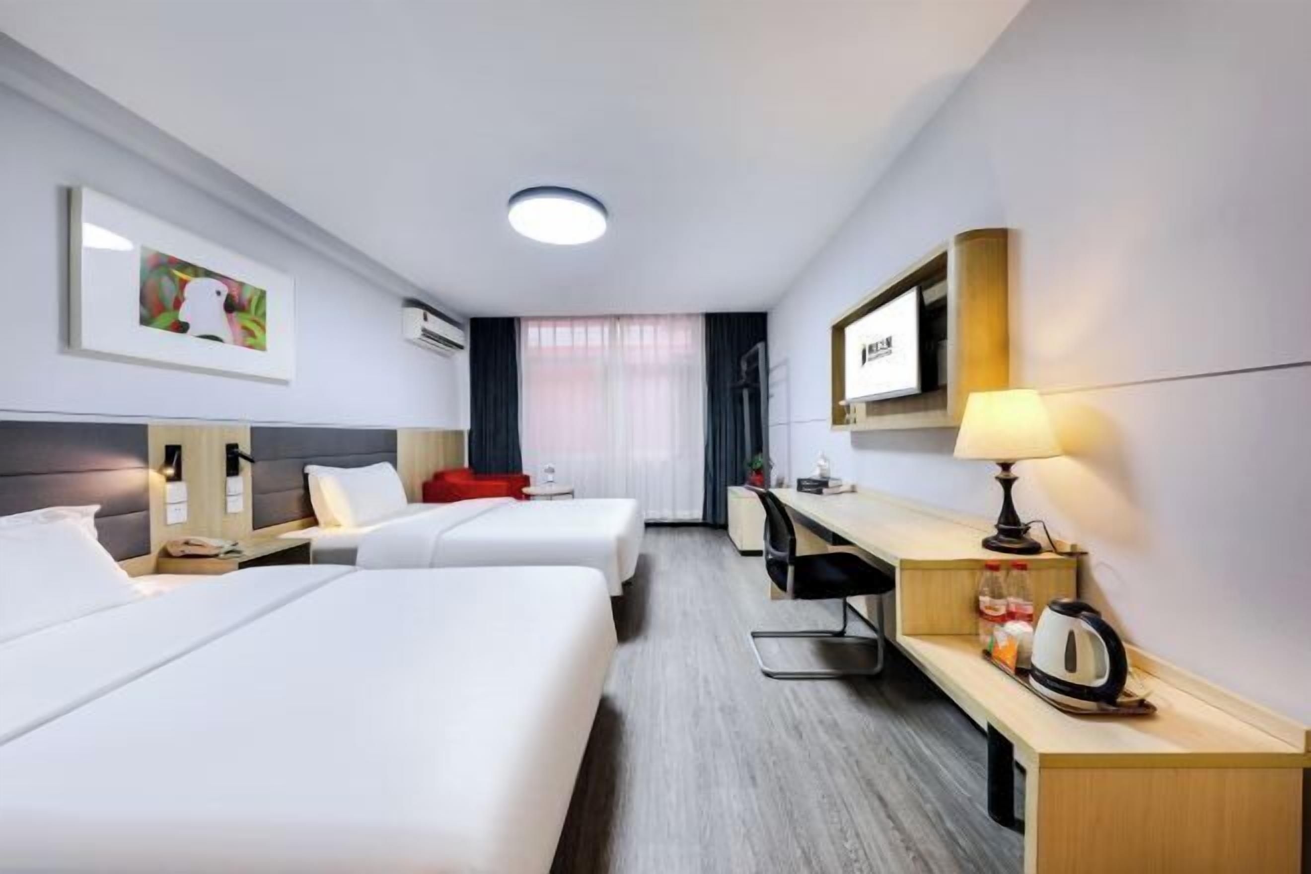 In-room safe, free WiFi, bed sheets