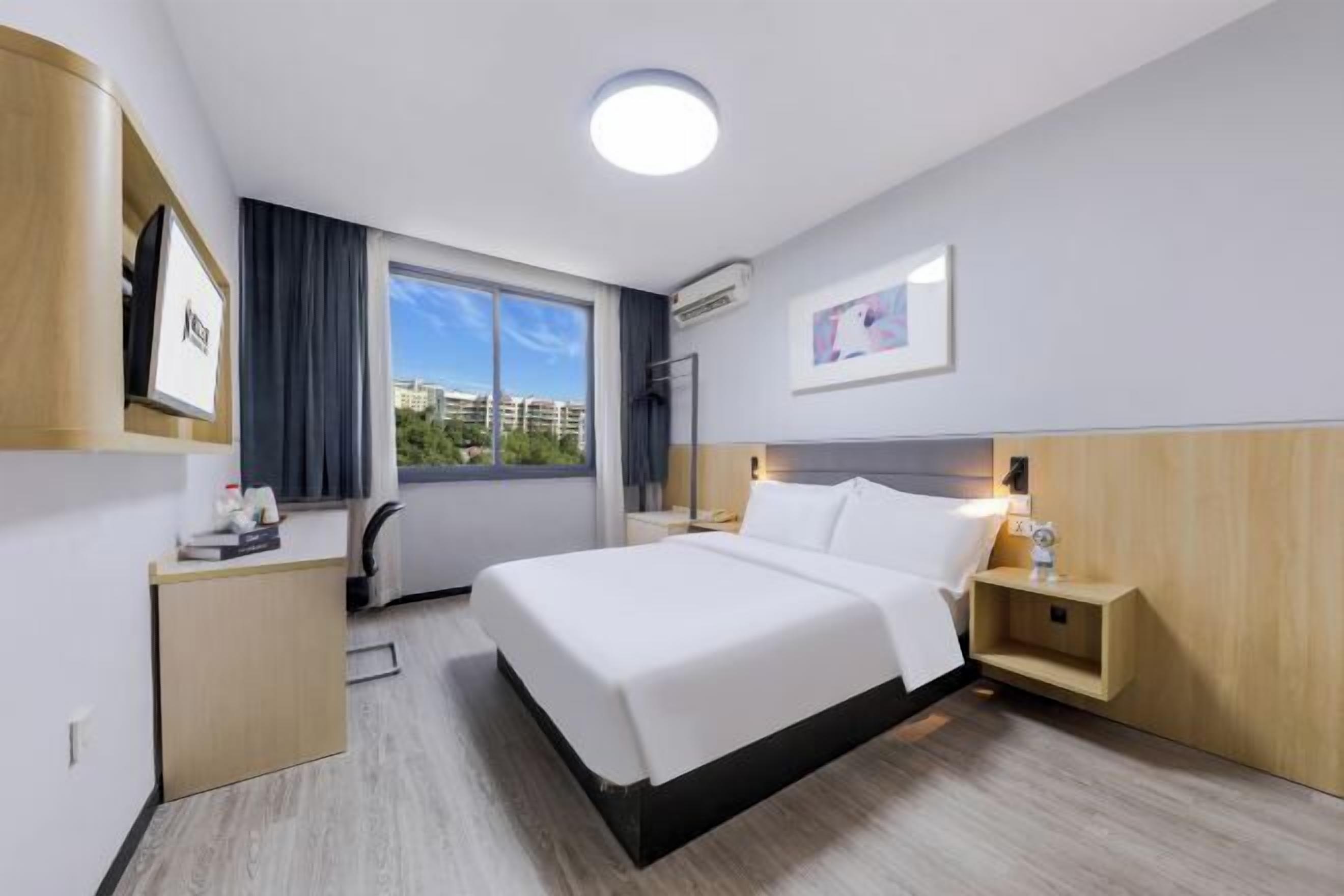 In-room safe, free WiFi, bed sheets
