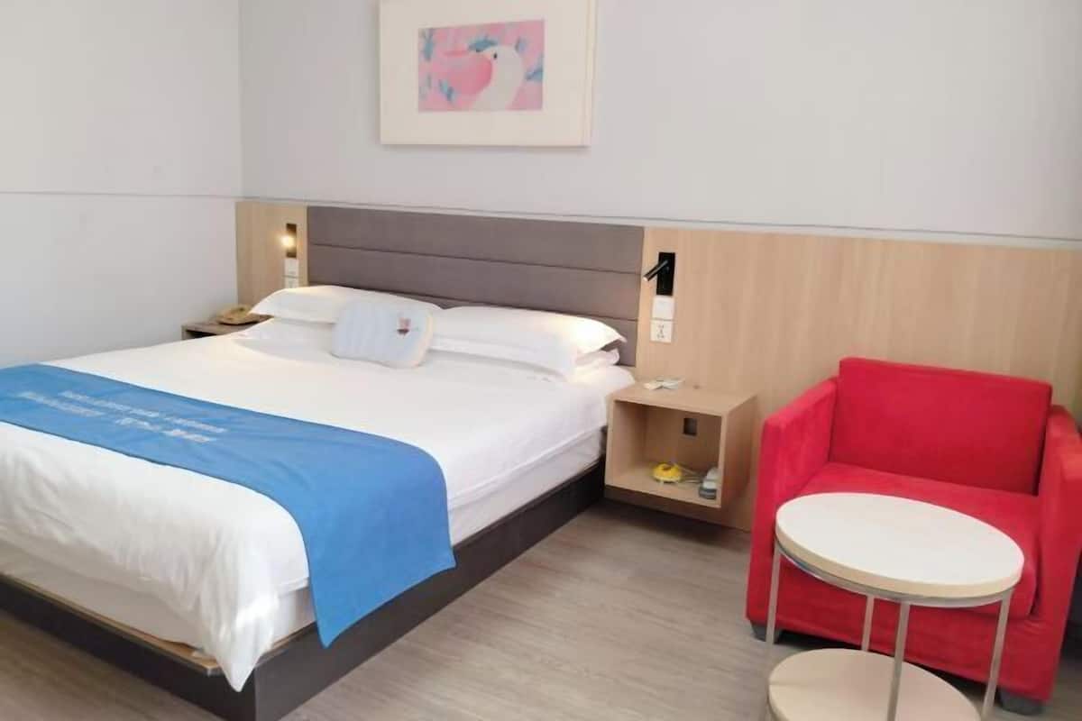 Zimmersafe, kostenloses WLAN, Bettwäsche