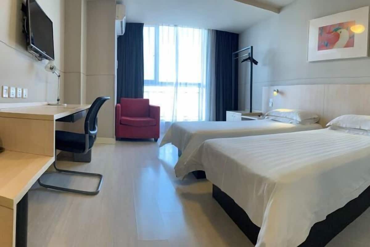 Coffres-forts dans les chambres, Wi-Fi, draps fournis