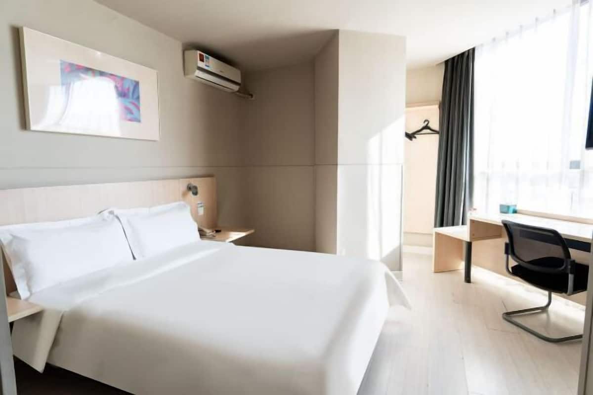 Coffres-forts dans les chambres, Wi-Fi, draps fournis