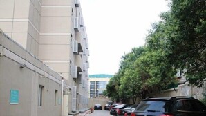 Free self-parking - Jinjiang Inn (Ji'nan Qianfoshan Shidong Road Metro Station Hotel) (Jinan)